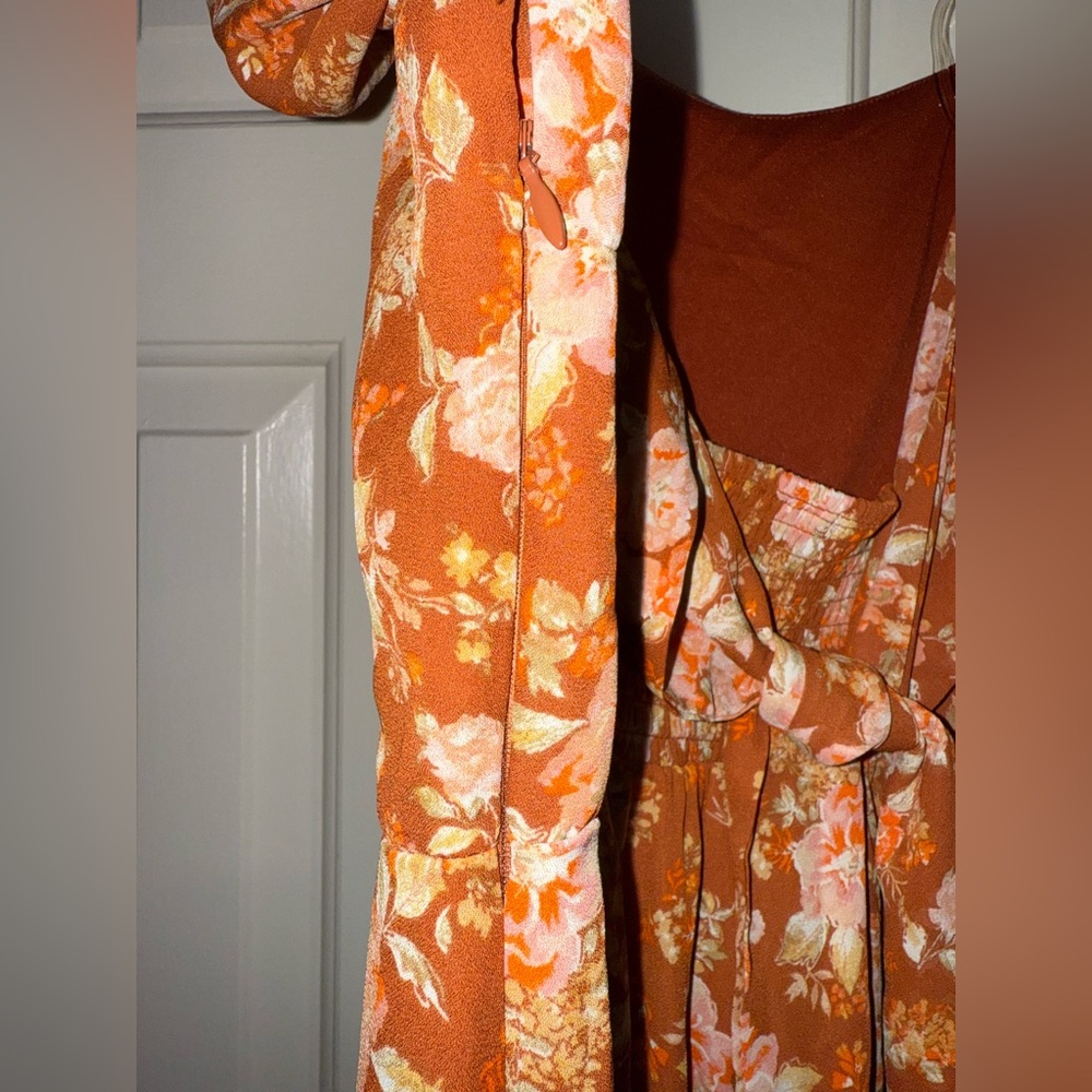 Altar’d‎ State Gorgeous Floral Dress - Picture 5 of 10